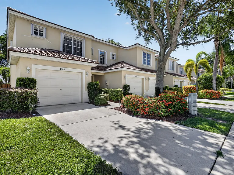 8103 Bellagio Ln — Photo 2