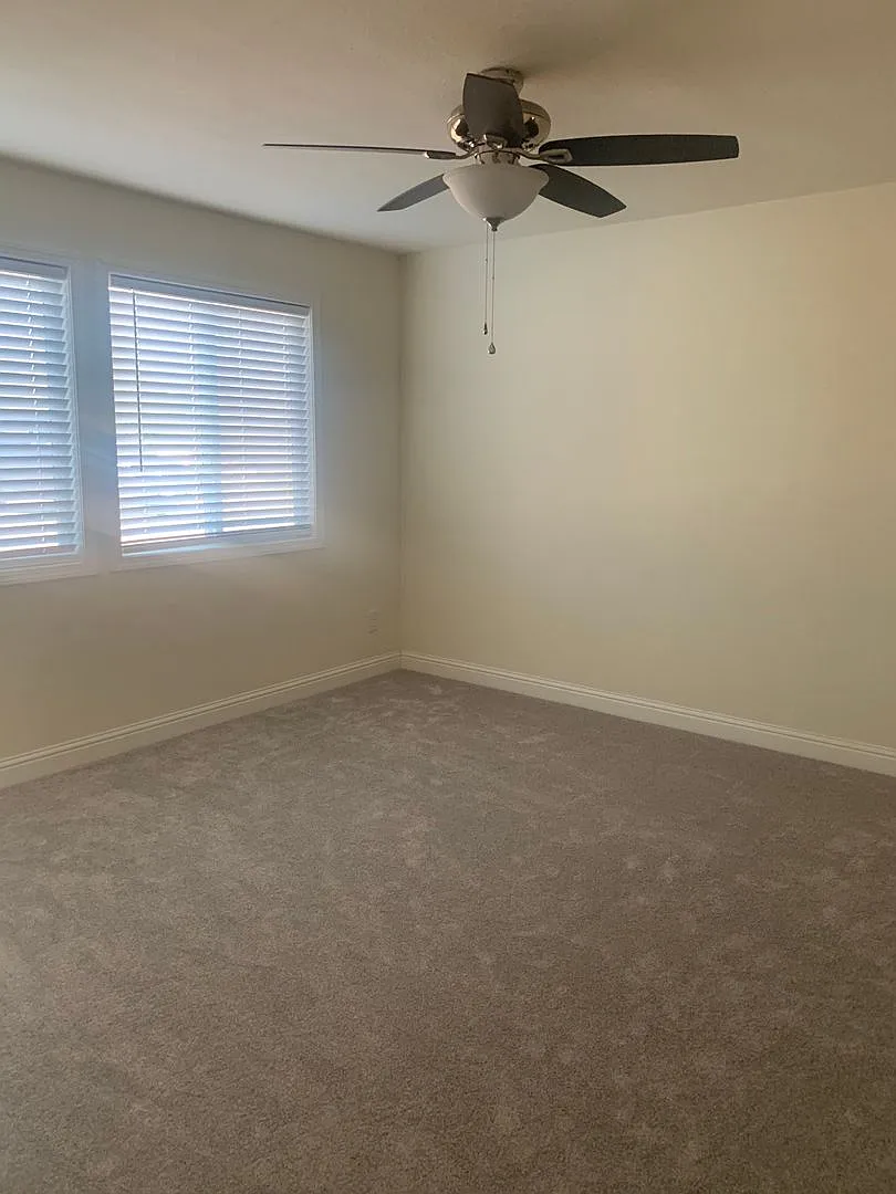 Central Paradise Location Brand Newer 3 bed 2 bath build in 2021 — Photo 2