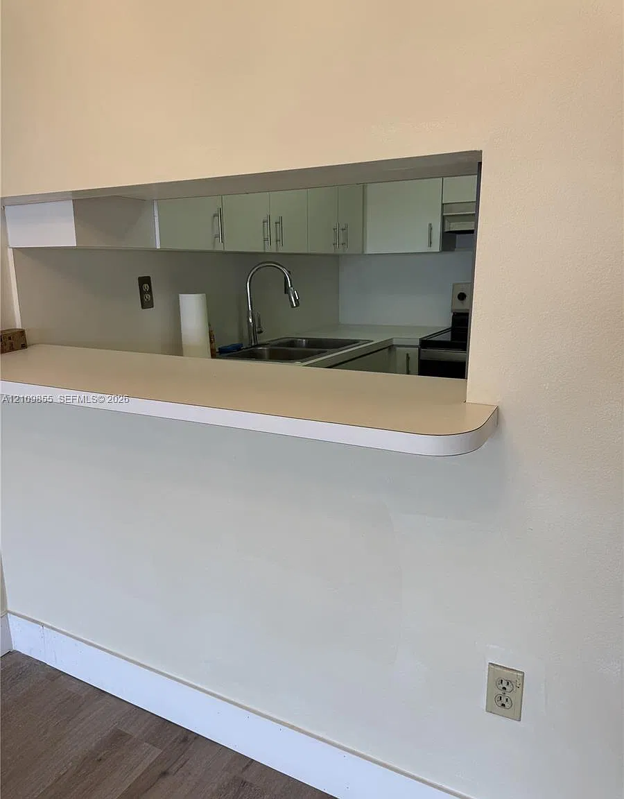 Bellavista Gardens Condo — Photo 3
