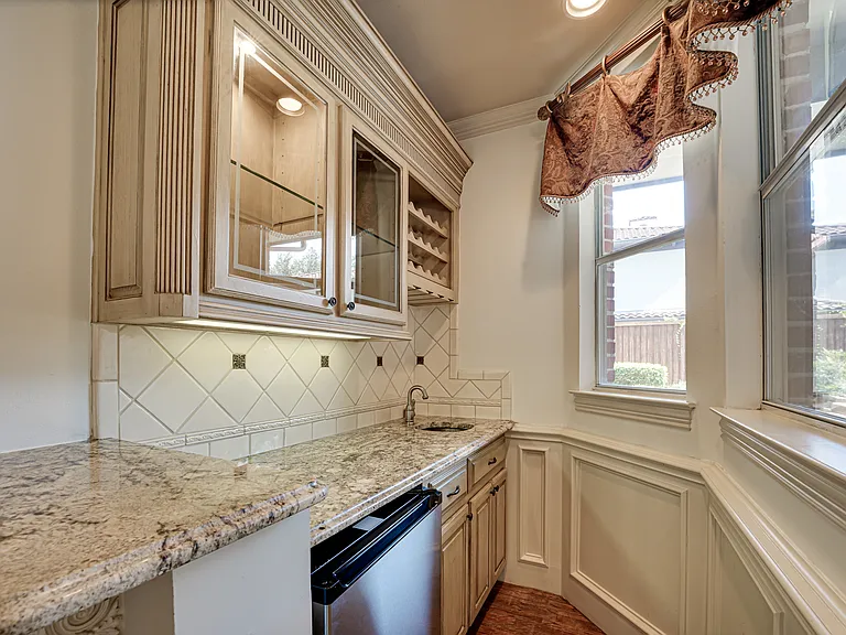 5004 Castle Creek Ct — Photo 17