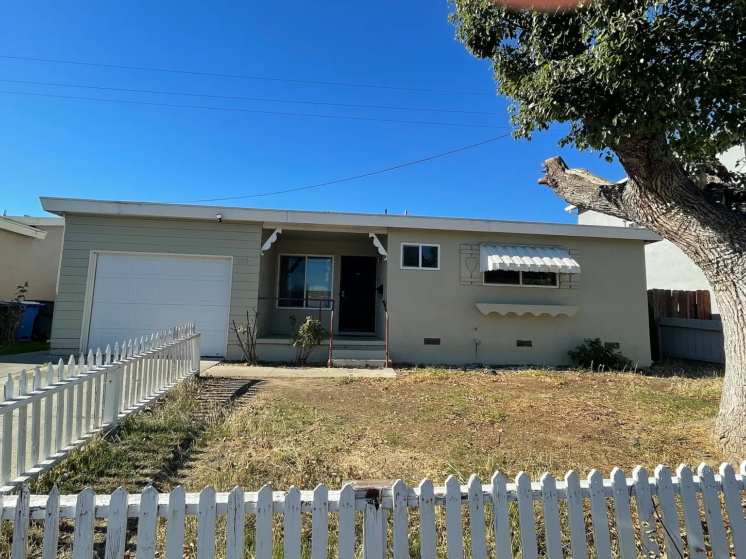 206 Edward Ave photo 1