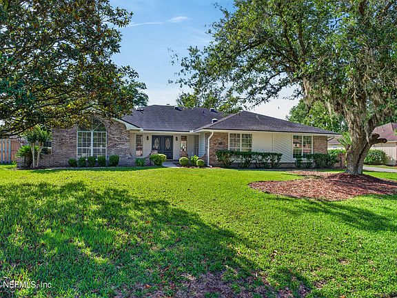 2nd image of 655 FINGAL Drive