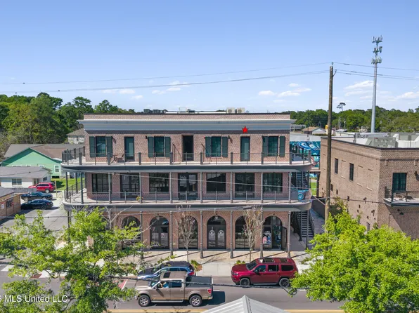 1515 Government St #A305, Ocean Springs, MS 39564