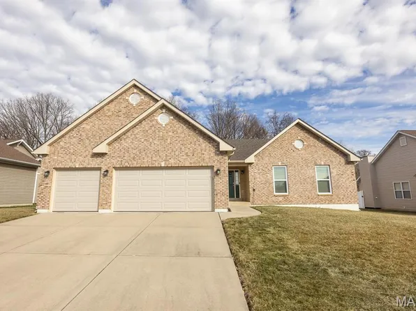 700 Thoreau Dr, O'Fallon, IL 62269