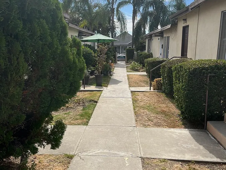 305 E Colorado Blvd — Photo 4