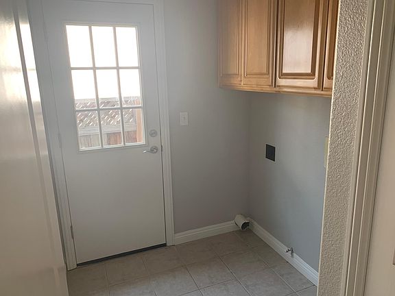 Laundry room tenants to provide washer and dryer