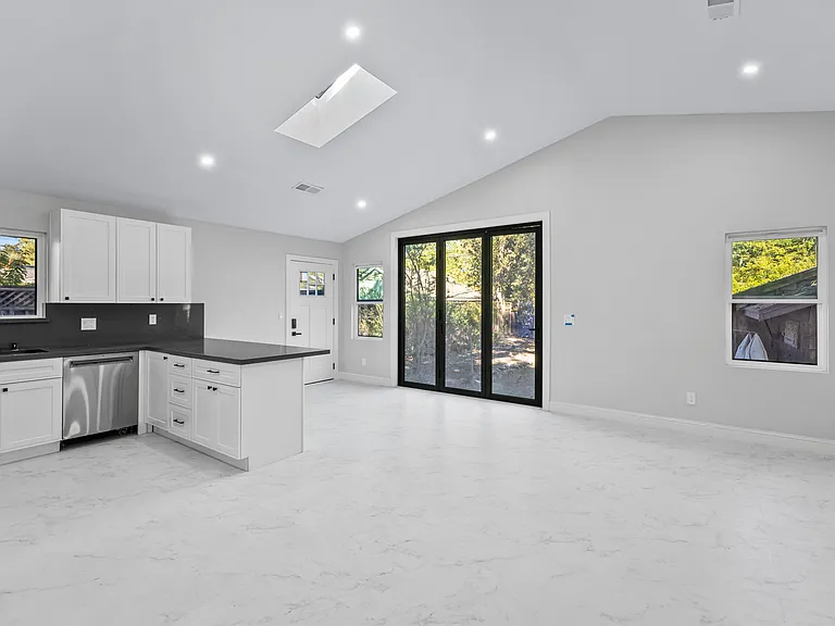 1217 Mountain View Blvd #A — Photo 5