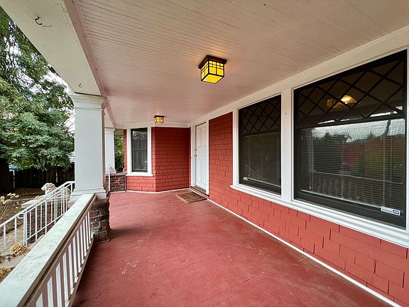 3rd image of 543 Franklin St