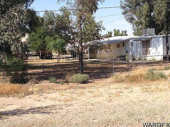 3rd image of 600 E Border Ln