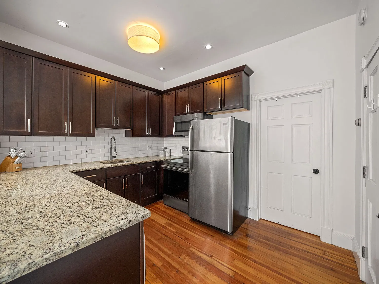 1 bed, 602 sqft, $3,200 — Photo 3