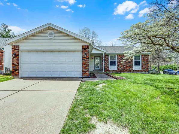 1061 Patience Dr, Florissant, MO 63034