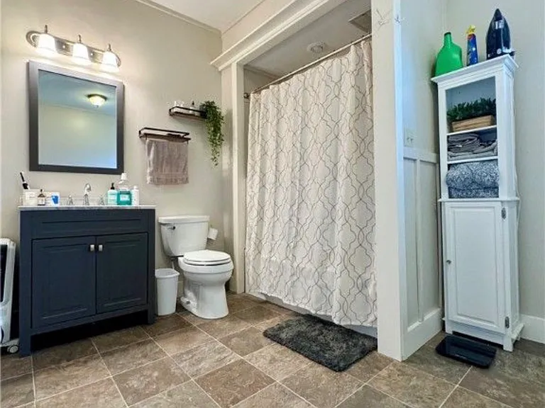 565 Thompson St #A — Photo 9