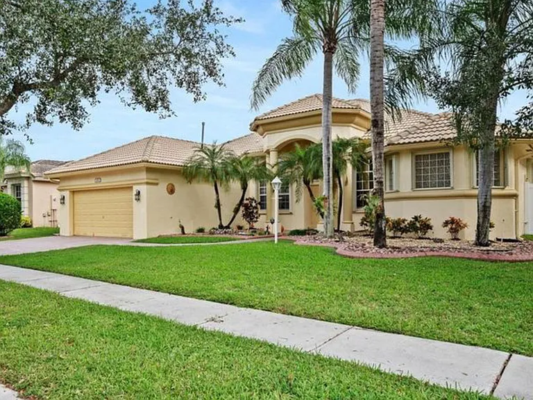 1873 NW 139th Ave — Photo 6