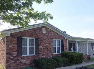 9869 South Rd, Cadiz, KY 42211