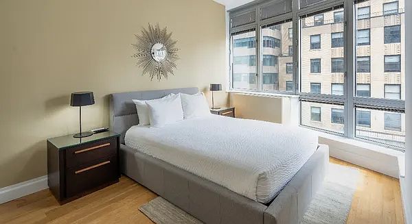 2nd image of 320 W 39th St #5C