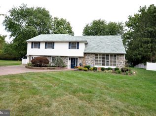 102 Arbor Rd, Cinnaminson, NJ 08077