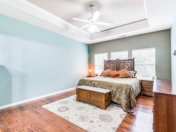 5th image of 124 Oak Knoll Cir
