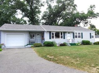 12 Oakwood St, Chicopee, MA 01020