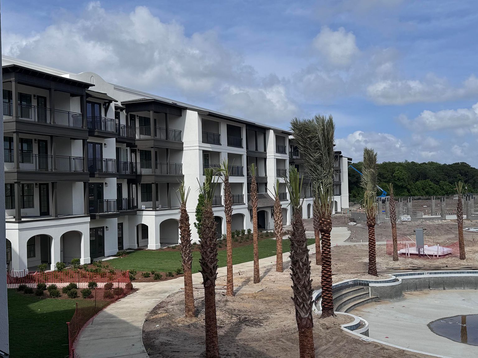 277 The Grove Dr N #313