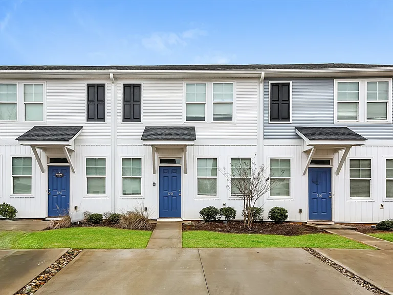 120 Valley Creek Dr — Photo 1