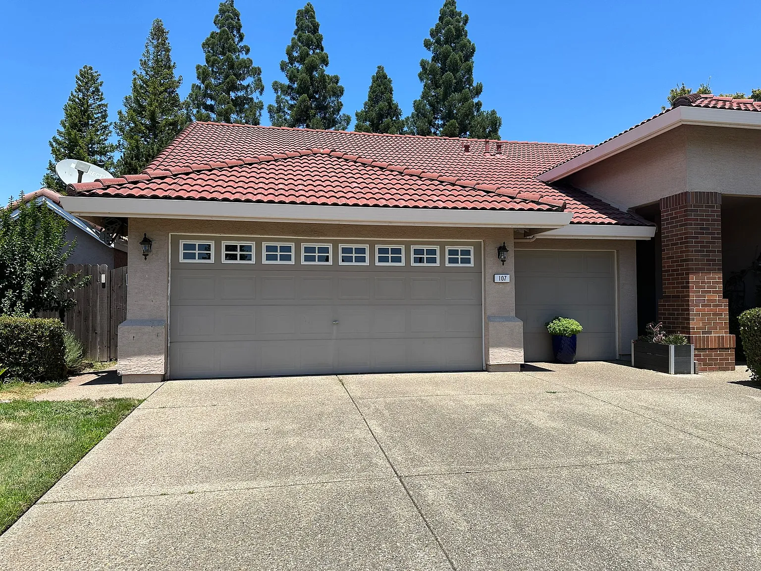 3 bed, 1827 sqft, $3,195 — Photo 1