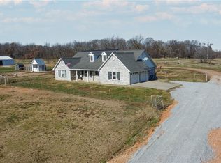 10049 Hidden Acres Rd, Gravette, AR 72736