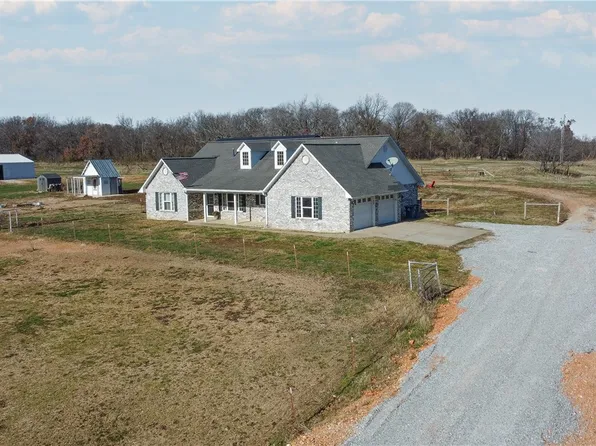 10049 Hidden Acres Rd, Gravette, AR 72736