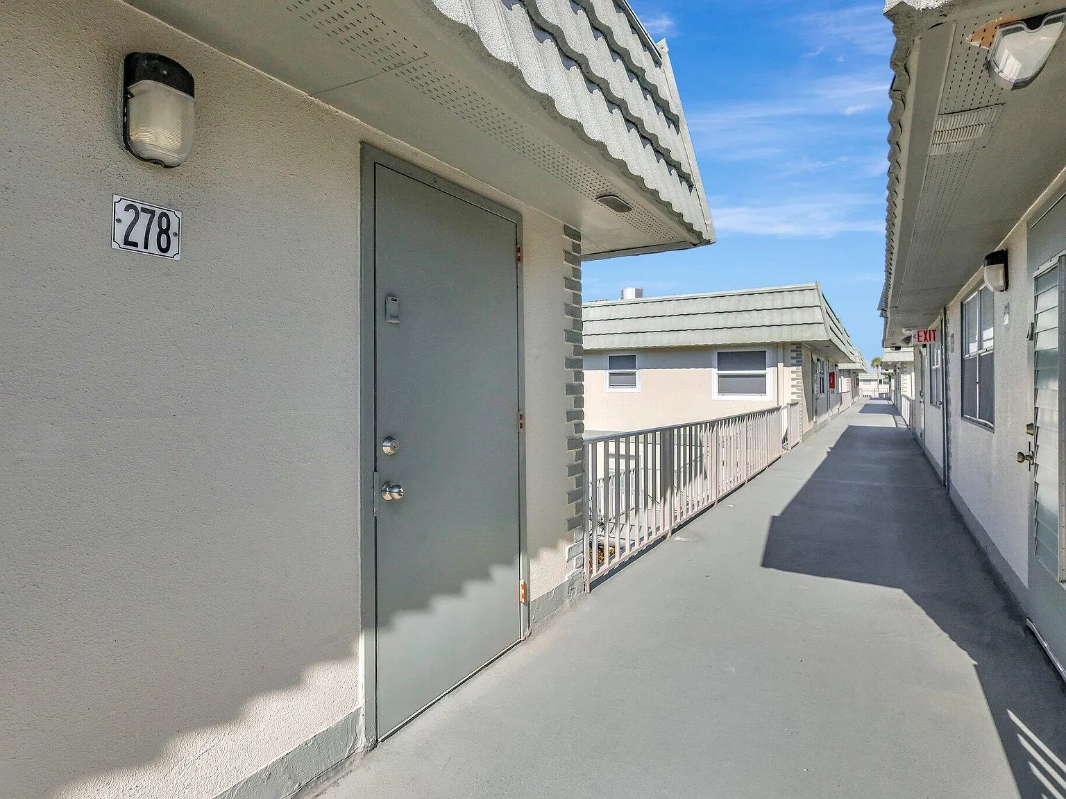 1 bed, 1.5 bath, 720 sqft, $1,200 — Photo 2