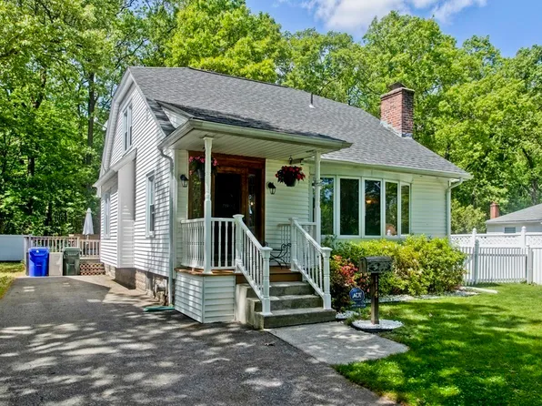 114 Francis St, Springfield, MA 01104