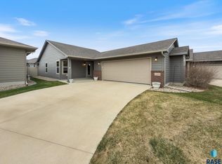 1209 S Wheatland Ave, Sioux Falls, SD 57106