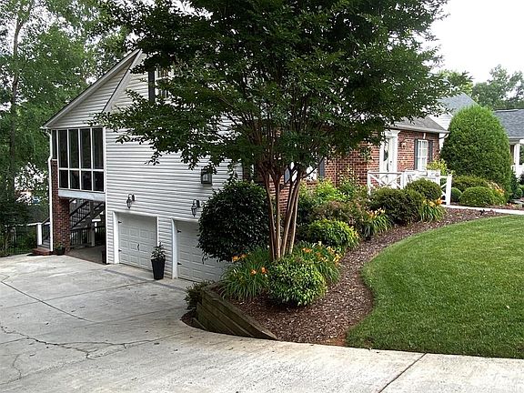 2nd image of 2215 Wednesbury Ct