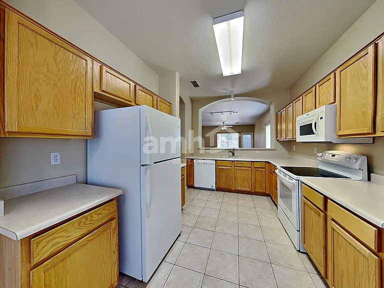 14551 W Marcus Dr — Photo 3