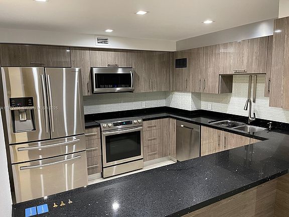 2nd image of 2801 NE 183rd St #28011909W
