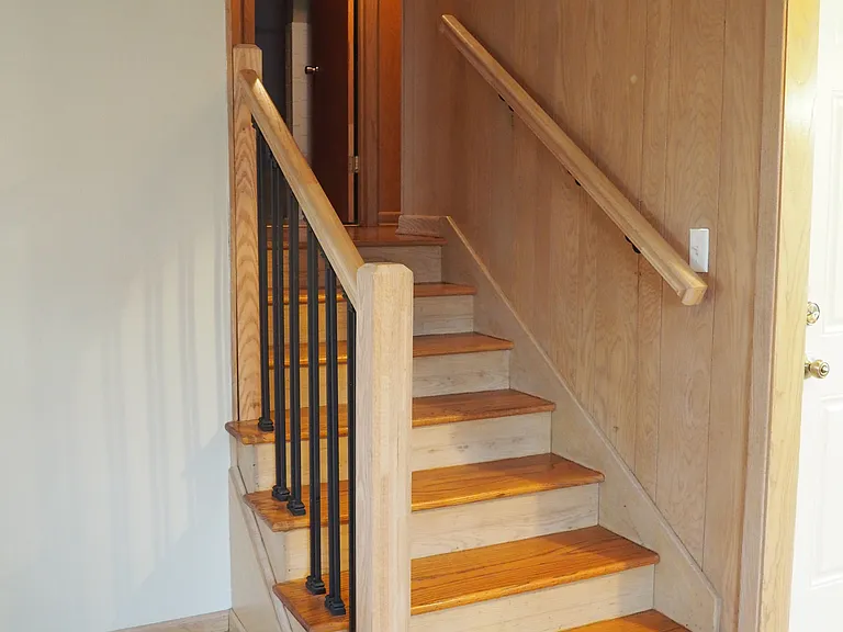 Upstairs to bedrooms