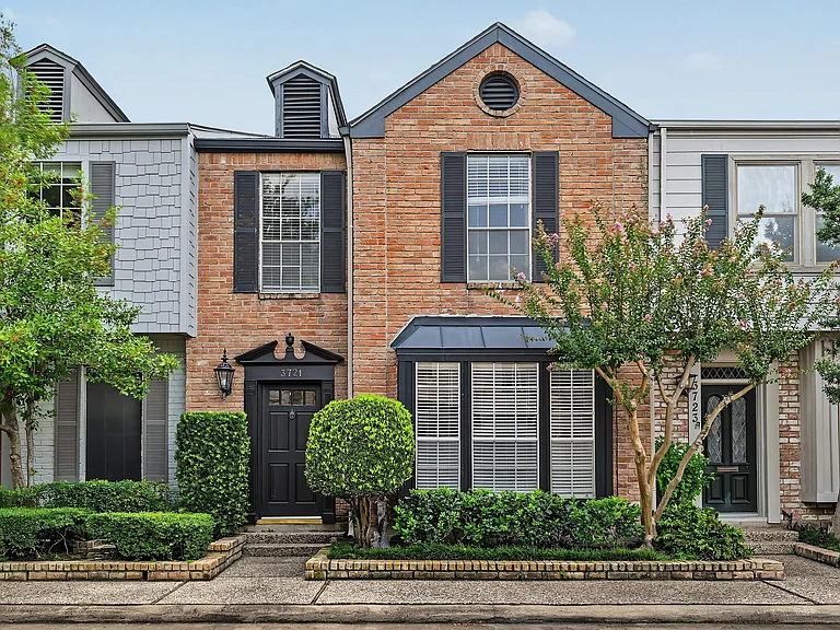 3721 Wakeforest St — Photo 1