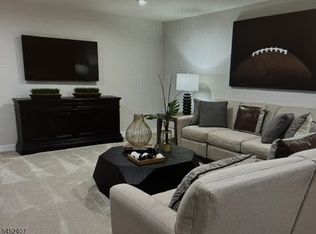 1 Drake Ct, Washington, NJ 07882