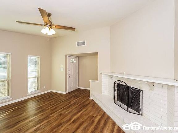 3rd image of 1919 Baywood Ln