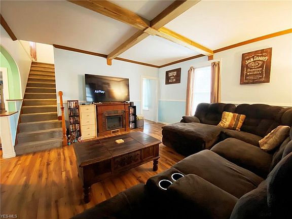 5th image of 273 Wood St