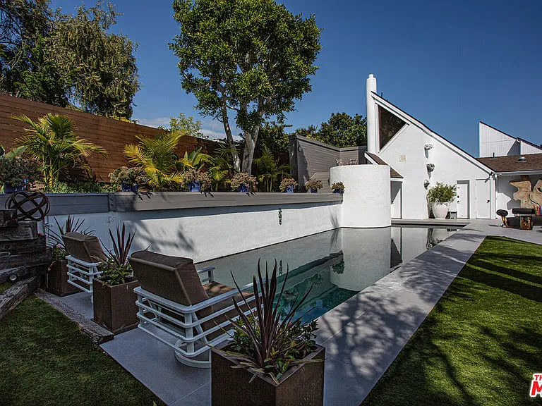 20521 Roca Chica Dr — Photo 4