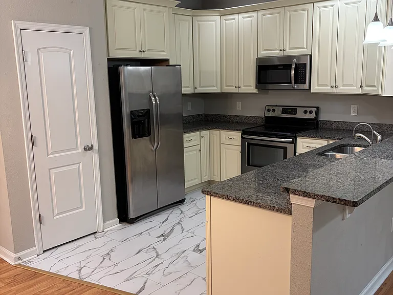 920 Douglas Ave — Photo 22