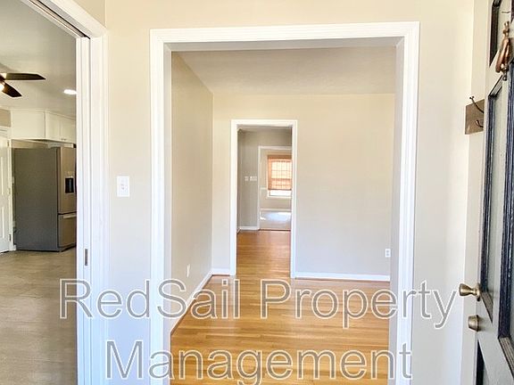3rd image of 603 York Warwick Dr