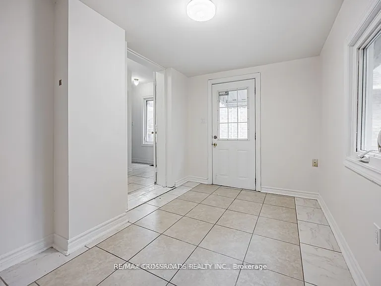 111 Elgin St W — Photo 2