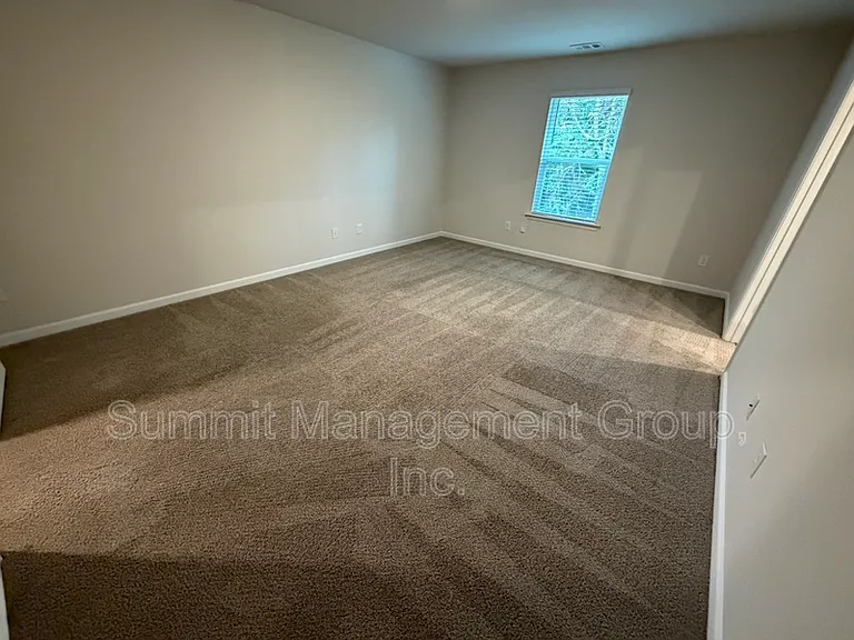 219 Limestone Cir — Photo 16