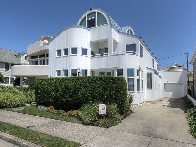 105 S. Thurlow Avenue