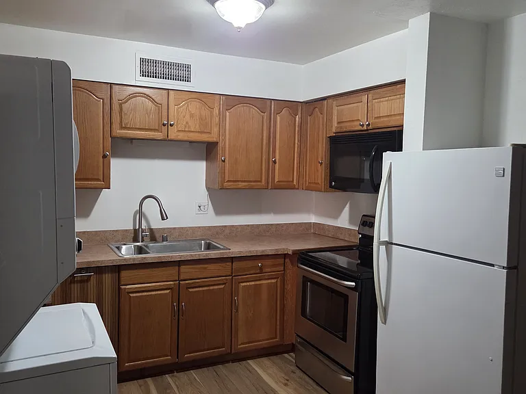 350 E Desert Inn Rd #G101 — Photo 6