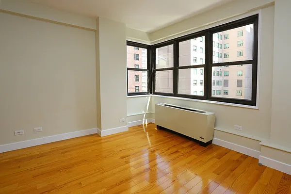 Rented by Stonehenge NYC LLC | media 22