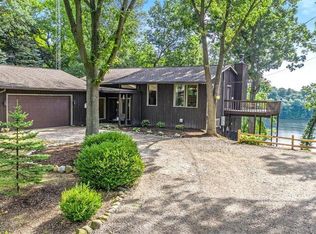 2470 Crooked Lake Rd, Chelsea, MI 48118