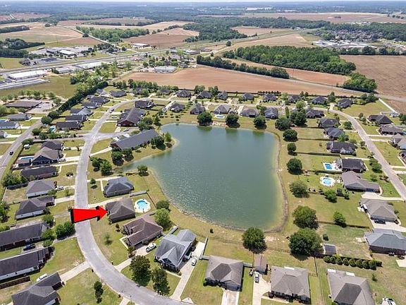 4th image of 111 Sweetwater Dr