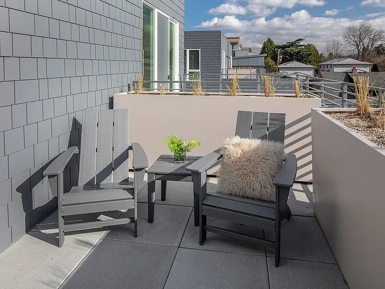 Division Terrace Apartments — Photo 14