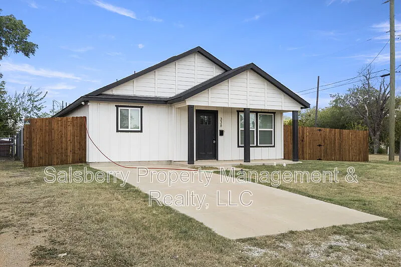 3 bed, 2.0 bath, 1358 sqft, $1,649 — Photo 2